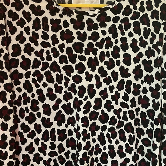 Leopard print asymmetrical dress in soft and comfortable fabric. - Picture 3 of 8